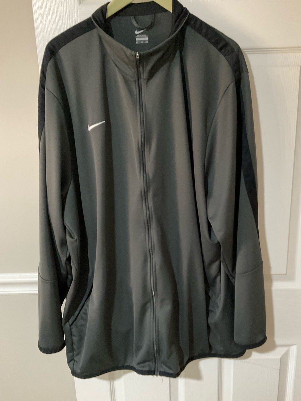 Nike Men’s Gray and Black Full-Zip 4X Performance Jacket